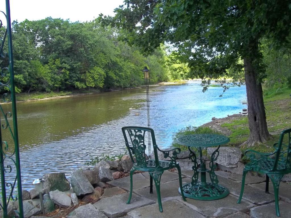 The Rivers Edge Executive Suites Tiffin Екстериор снимка