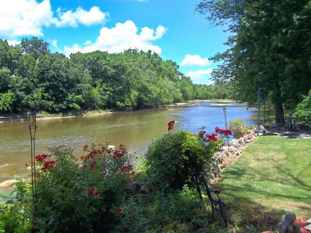 The Rivers Edge Executive Suites Tiffin Екстериор снимка