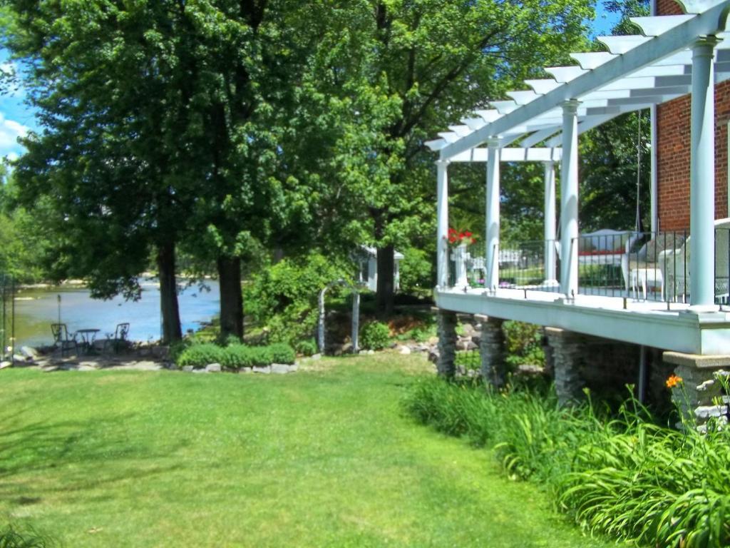The Rivers Edge Executive Suites Tiffin Екстериор снимка